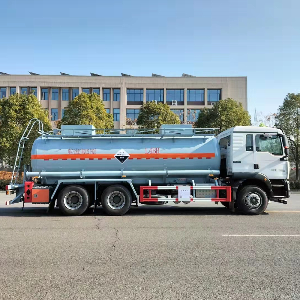 Oil Transporter Diesel Tanker Truck 6X4 20000L