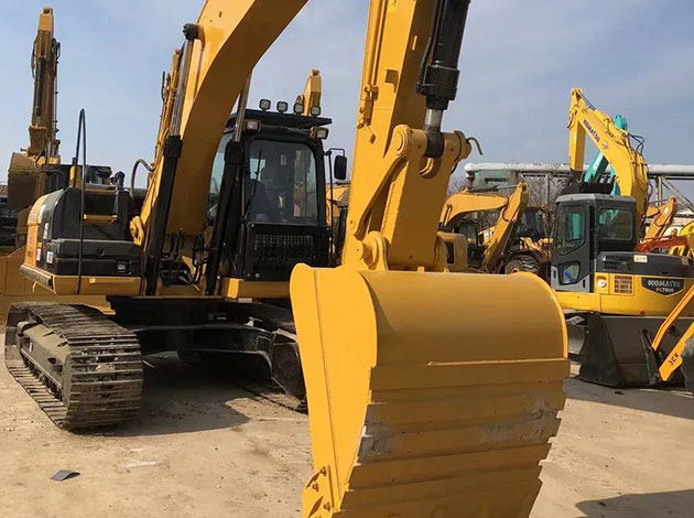CAT 320D excavator with high performance, ideal for construction projects, featuring a powerful engine.