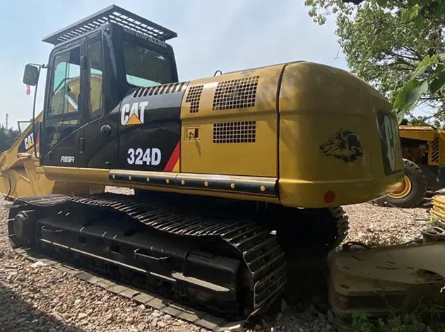 CAT 324 excavator showcasing bucket options and specifications.