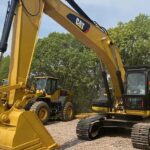 CAT 324 excavator showcasing bucket options and specifications.