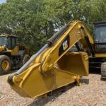 CAT 324 excavator showcasing bucket options and specifications.