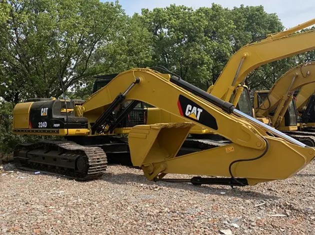CAT 324 excavator showcasing bucket options and specifications.