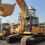 CAT 325B excavator showcasing specs, weight, and performance.
