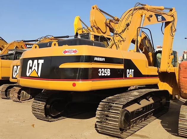 CAT 325B excavator showcasing specs, weight, and performance.
