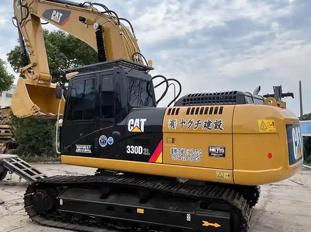 CAT 330DL excavator showcasing specifications and performance features.