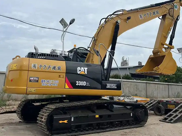 CAT 330DL excavator showcasing specifications and performance features.