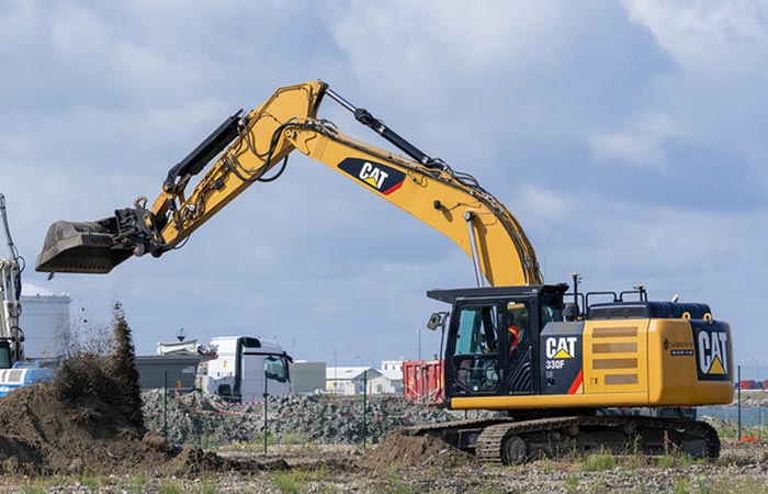 Caterpillar 330F excavator with diesel engine, optimal dimensions, and powerful performance.