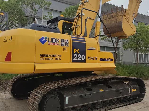 komatsu-pc200